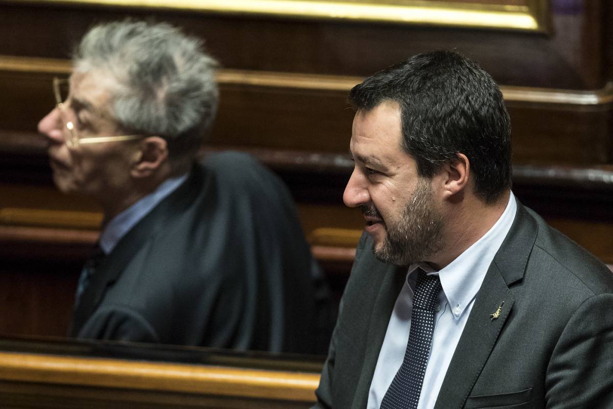 Bossi torna a ruggire contro Salvini: Settentrione barattato con i voti del Sud