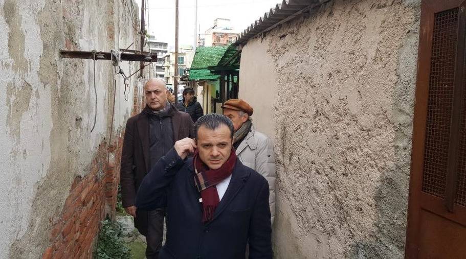 Il sindaco di Messina: "Ho la leishmaniosi contratta nelle baracche"