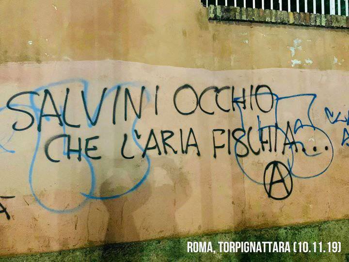 Ancora minacce a Salvini. Lui: "Non ho paura di voi"