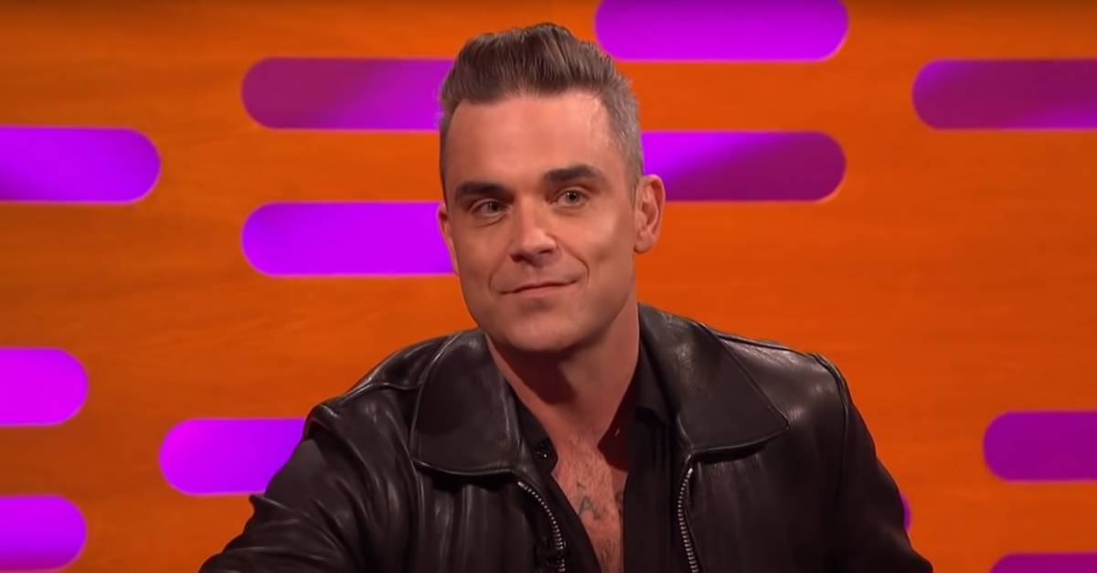 Robbie Williams: "Da solo in un Airbnb per paura di contagiare la mia famiglia"