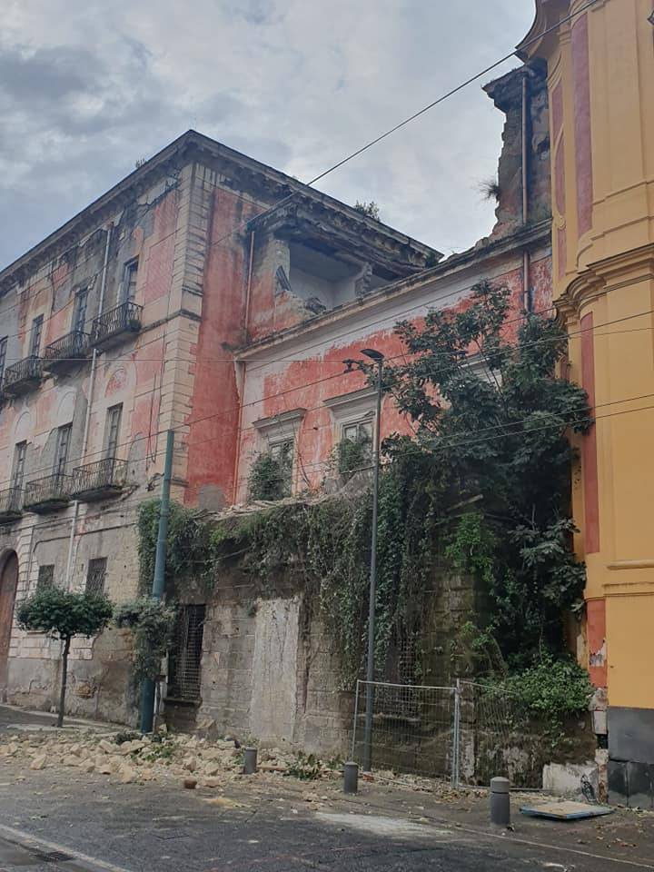 Crolla per il maltempo un’ala di Villa Favorita a Ercolano, palazzo