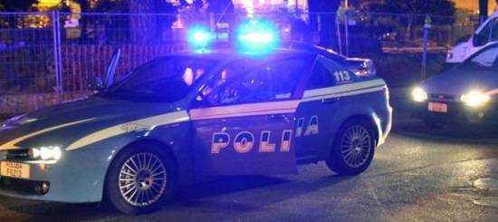 Roma, uomo ucciso a colpi di pistola mentre è dal benzinaio
