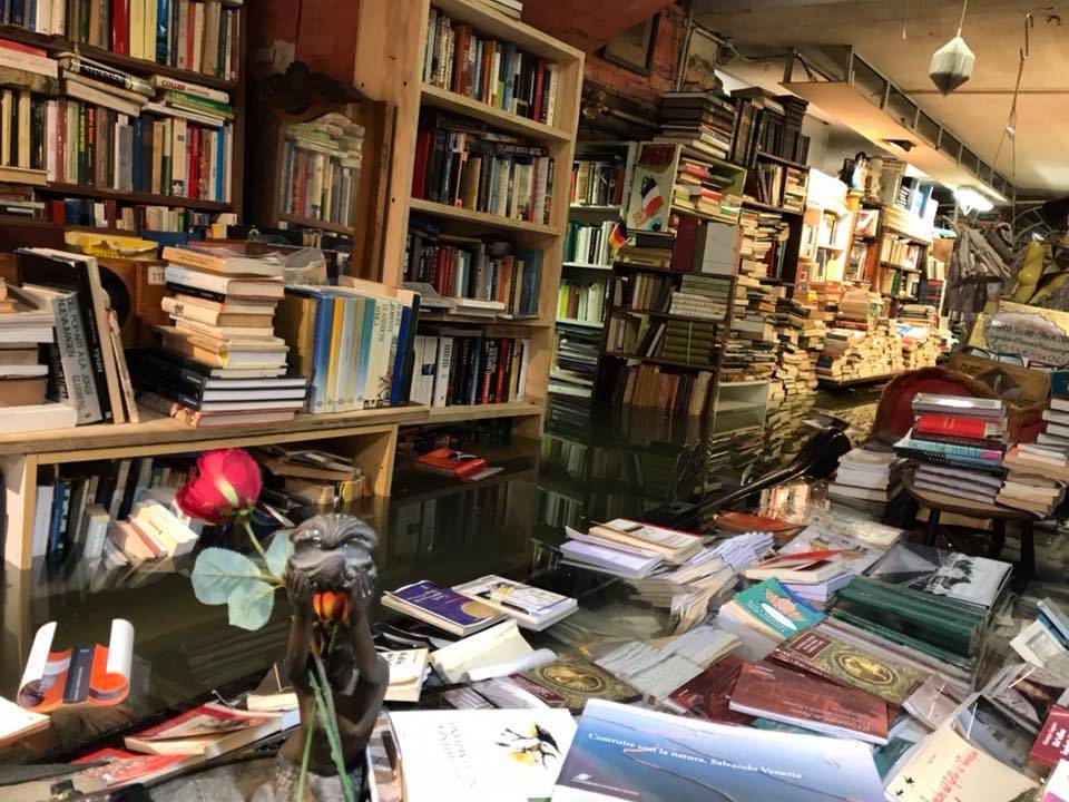 Ancora allagata la libreria Acqua Alta di Venezia
