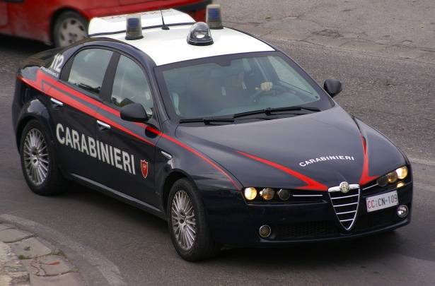 Truffavano gli anziani con il trucco del "finto carabiniere", cinque arrestati