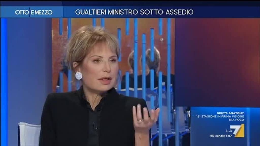 Gruber a Gualtieri: "Chi è più str..., carogna: Renzi o Di Maio?"