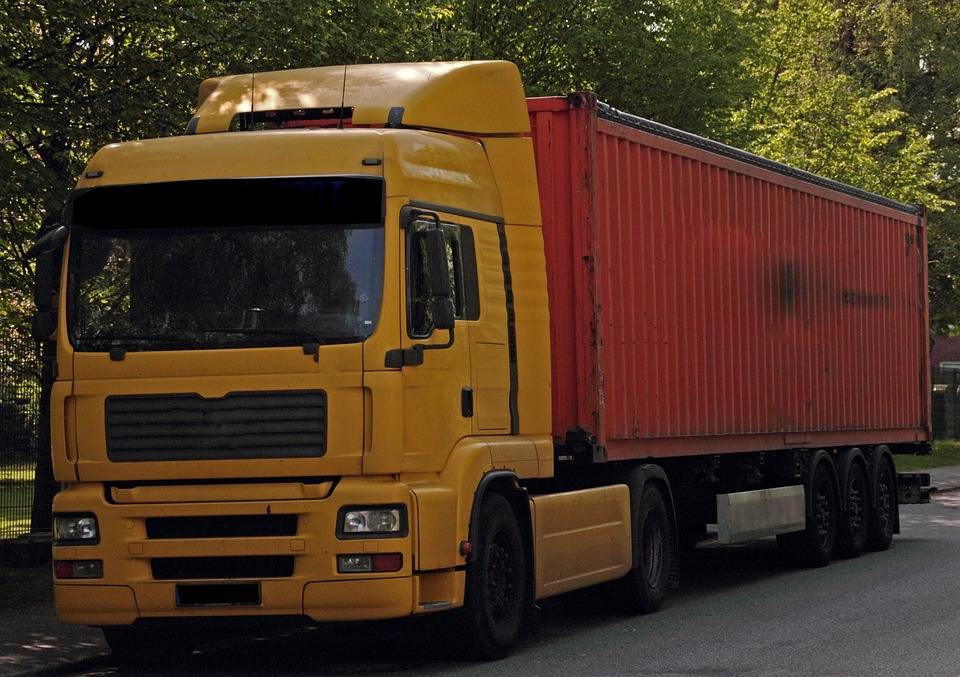 Senegalese investe camionista e fugge: non aveva neanche la patente