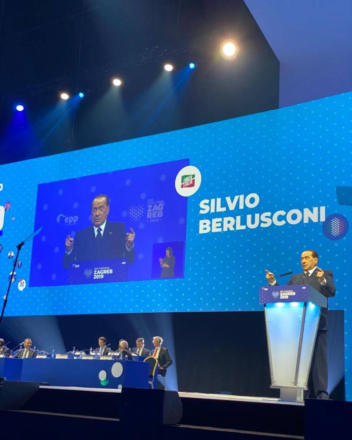 Berlusconi: "Esercito comune europeo contro l'invasione degli immigrati"