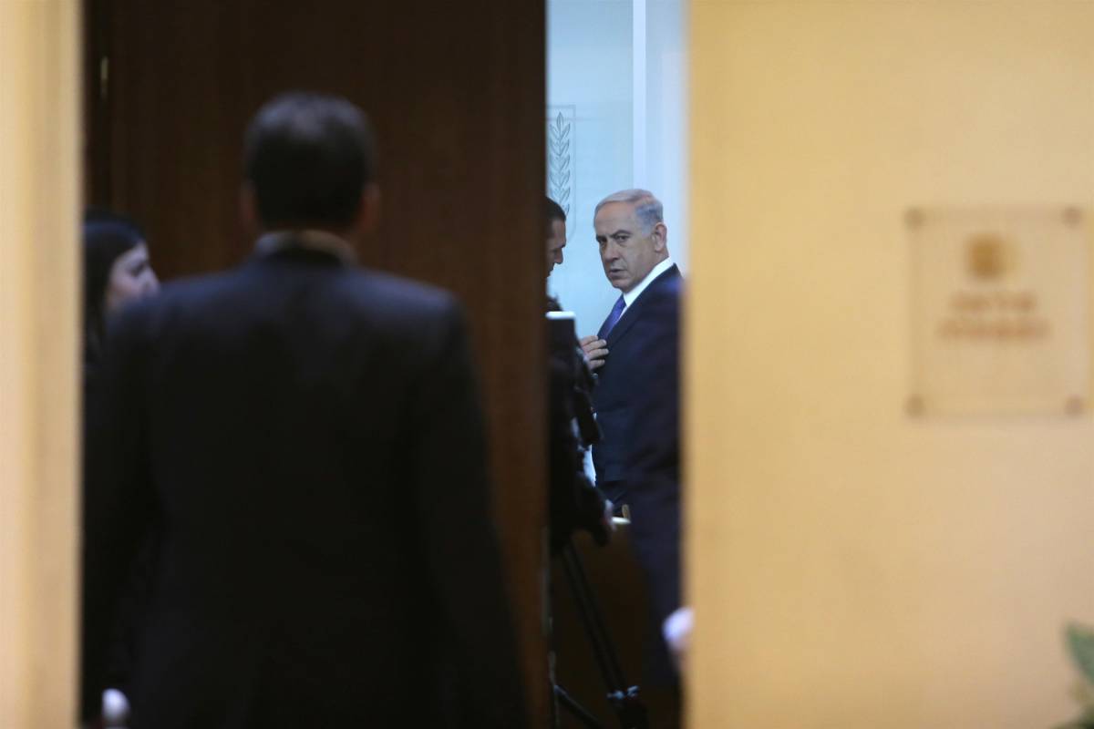Corruzione, incriminato Netanyahu: "Golpe contro di me"