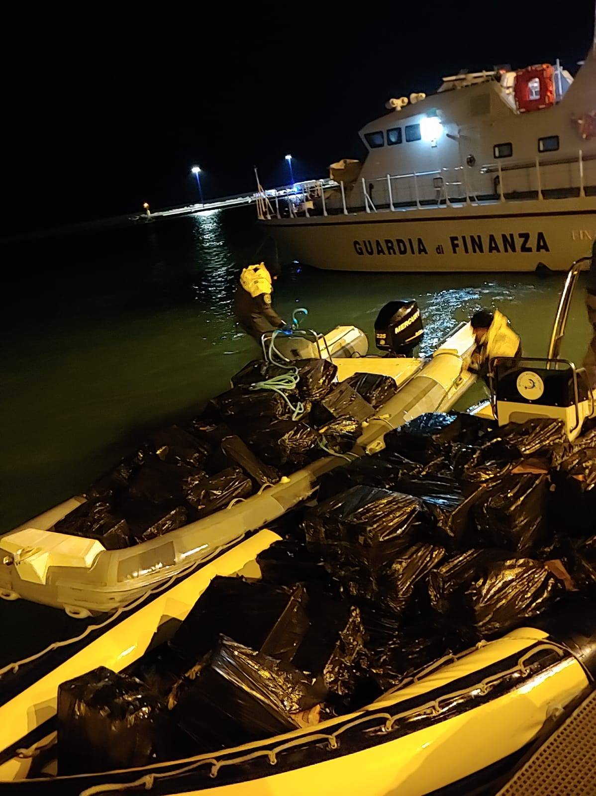 Maxi operazione della Gdf di Palermo, sequestrate quasi 7 tonnellate di sigarette da contrabbando 