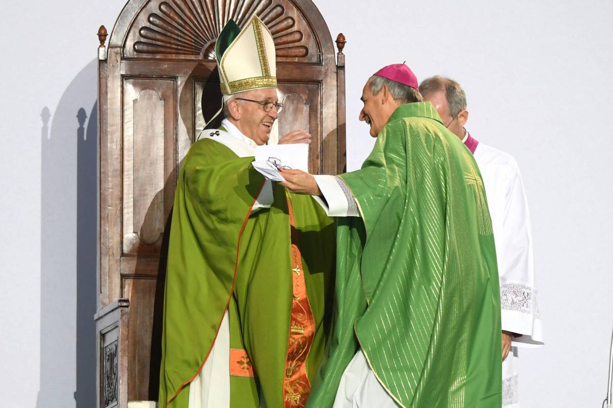 Il colpo di coda del cardinale Zuppi: sì alla Messa in latino
