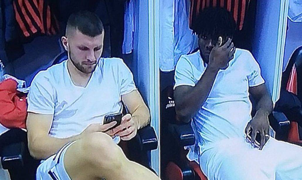 Milan, Pioli smonta il caso cellulari: "Prima della partita si può utilizzare"