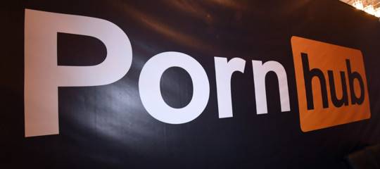 Sordo fa causa a Pornhub: "Mancano i sottotitoli e io non capisco i dialoghi"