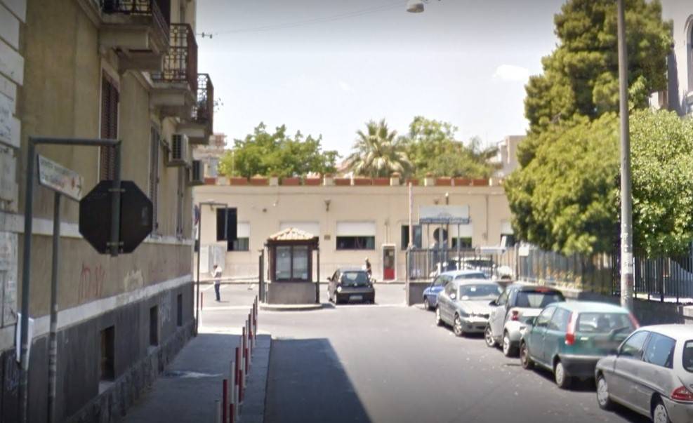 Catania, discute coi genitori e si lancia dal balcone: muore 13enne