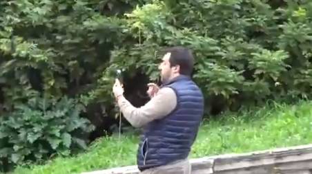 Salvini è in diretta social, Raggi lo prende in giro ma fa una figuraccia