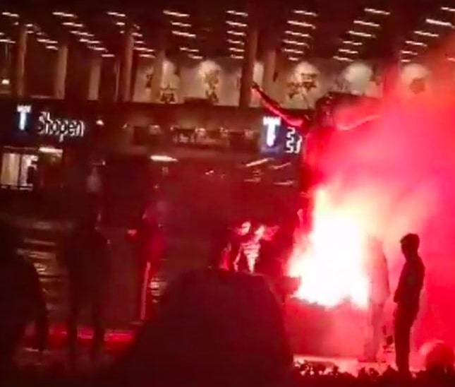 Malmoe, tifosi infuriati con Ibrahimovic: a fuoco la statua fuori dallo stadio