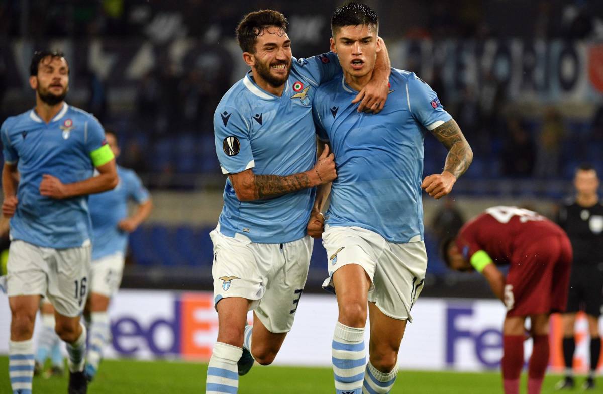 La Roma vince 3-0 in casa del Baseksehir. La Lazio stende 1-0 il Cluj e spera