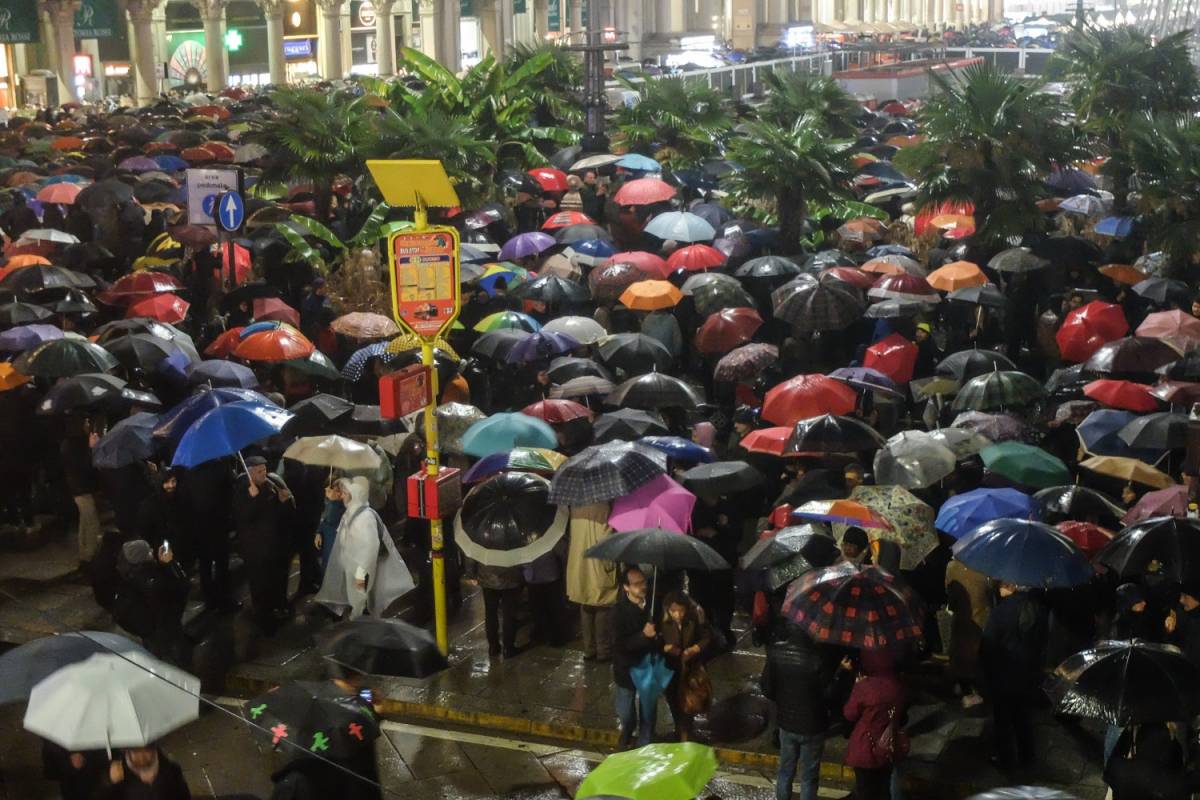 Sardine, partigiani e Bella ciao. E a Milano spunta pure Saviano