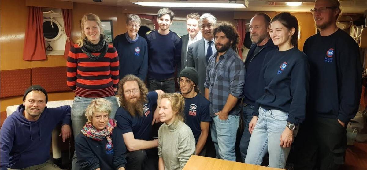 Orlando a bordo della Alan Kurdi: "Benvenuti a Palermo"