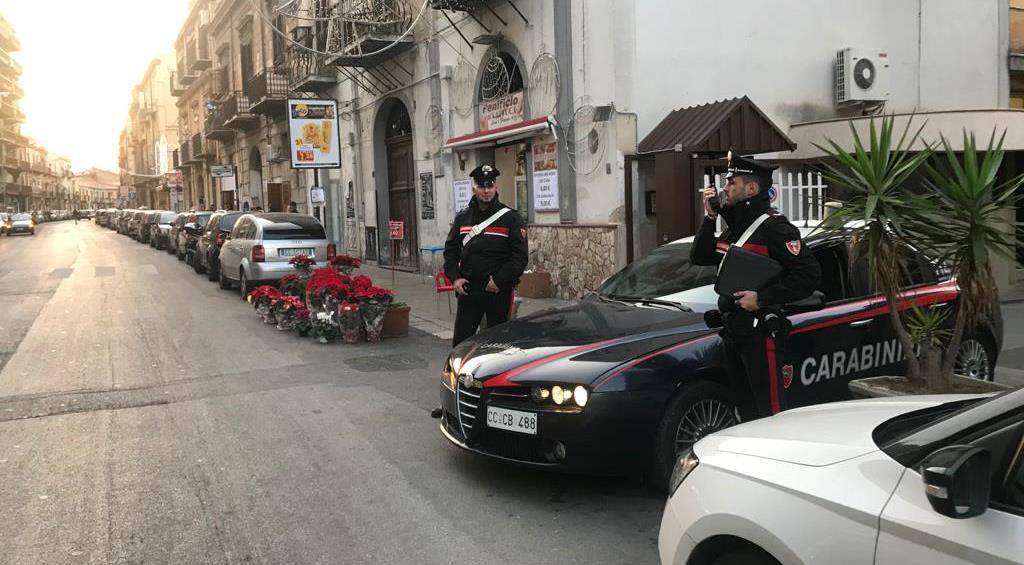 Palermo, ladri si nascondono in una veglia funebre. Arrestati