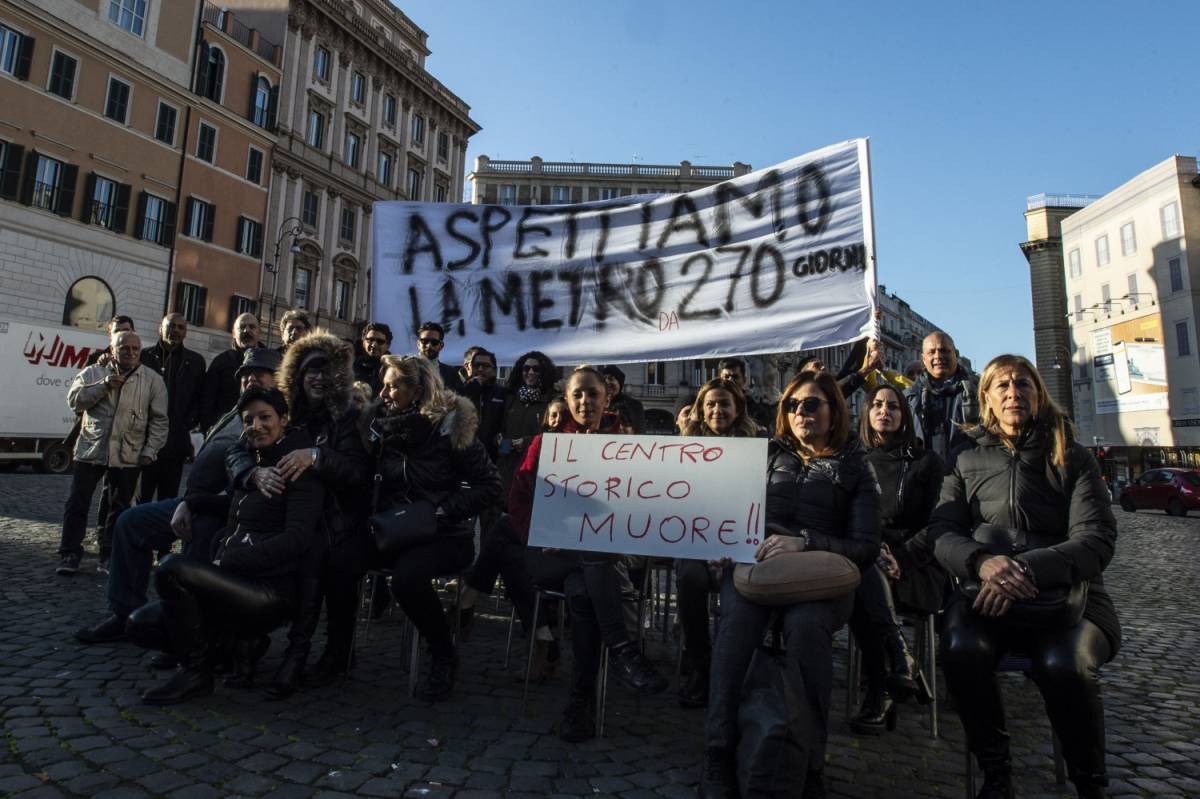 Metro Barberini, rinviata apertura: commercianti chiudono per protesta