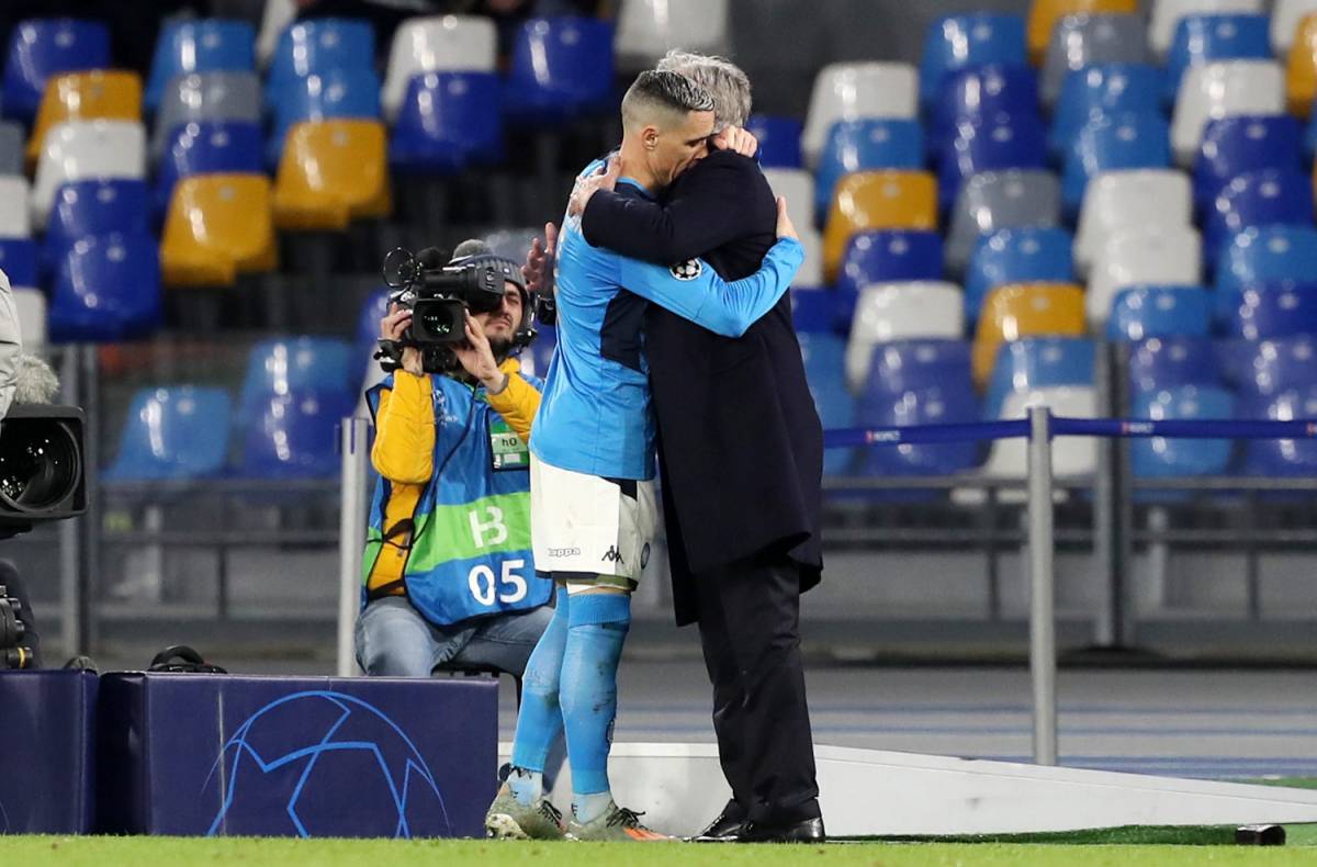 Napoli, i giocatori salutano Ancelotti. La figlia Katia: "A testa alta"
