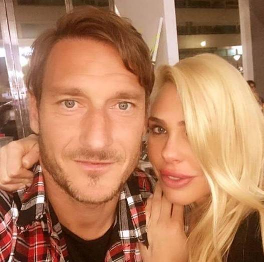 Francesco Totti parla di Ilary e rivela: “La sto convincendo per il quarto figlio”