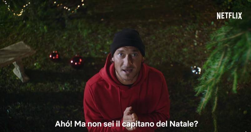 Francesco Totti con Spelacchio, lo spot di Natale di Netflix