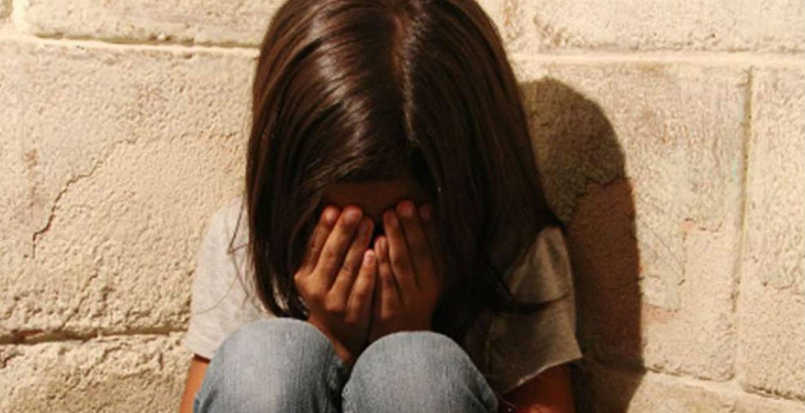 Caserta, abusa sessualmente di due fratelli minorenni: arrestato 57enne