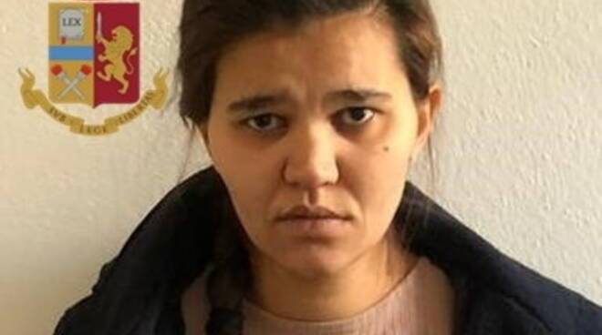 Arnesi da scasso in valigia e soldi e gioielli negli slip: arrestata ladra rom