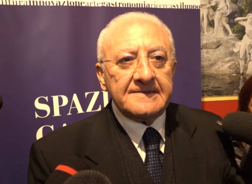 De Luca benedice le sardine e sfida (di nuovo) Salvini