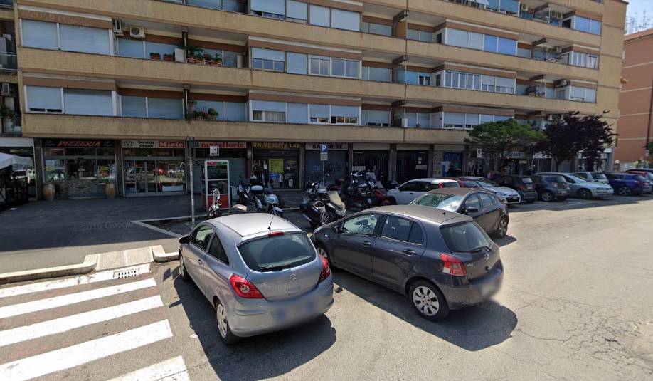 Fidanzati litigano in strada, poi aggrediscono i poliziotti: arrestati