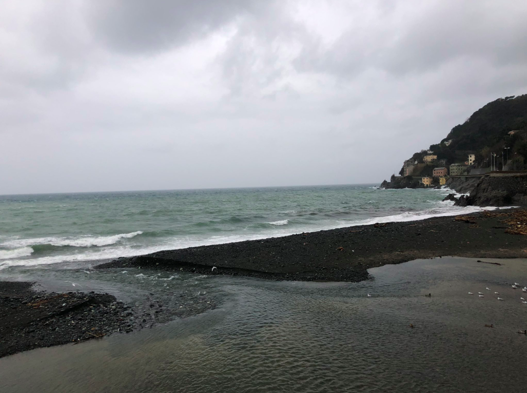 Liguria, scatta l'allerta rossa: piogge diffuse e cedimenti franosi