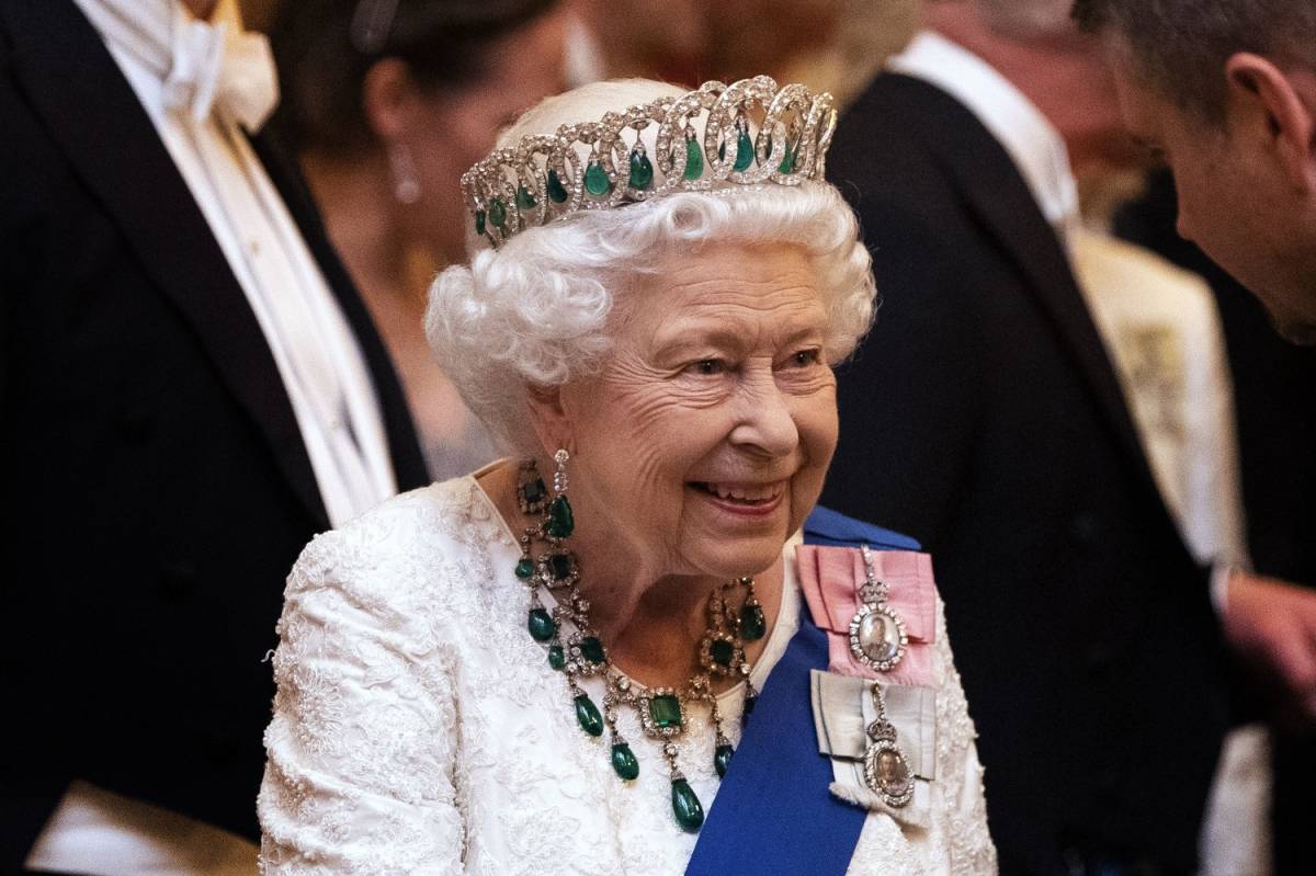 La Regina Elisabetta regala un budino da 6 sterline al suo staff