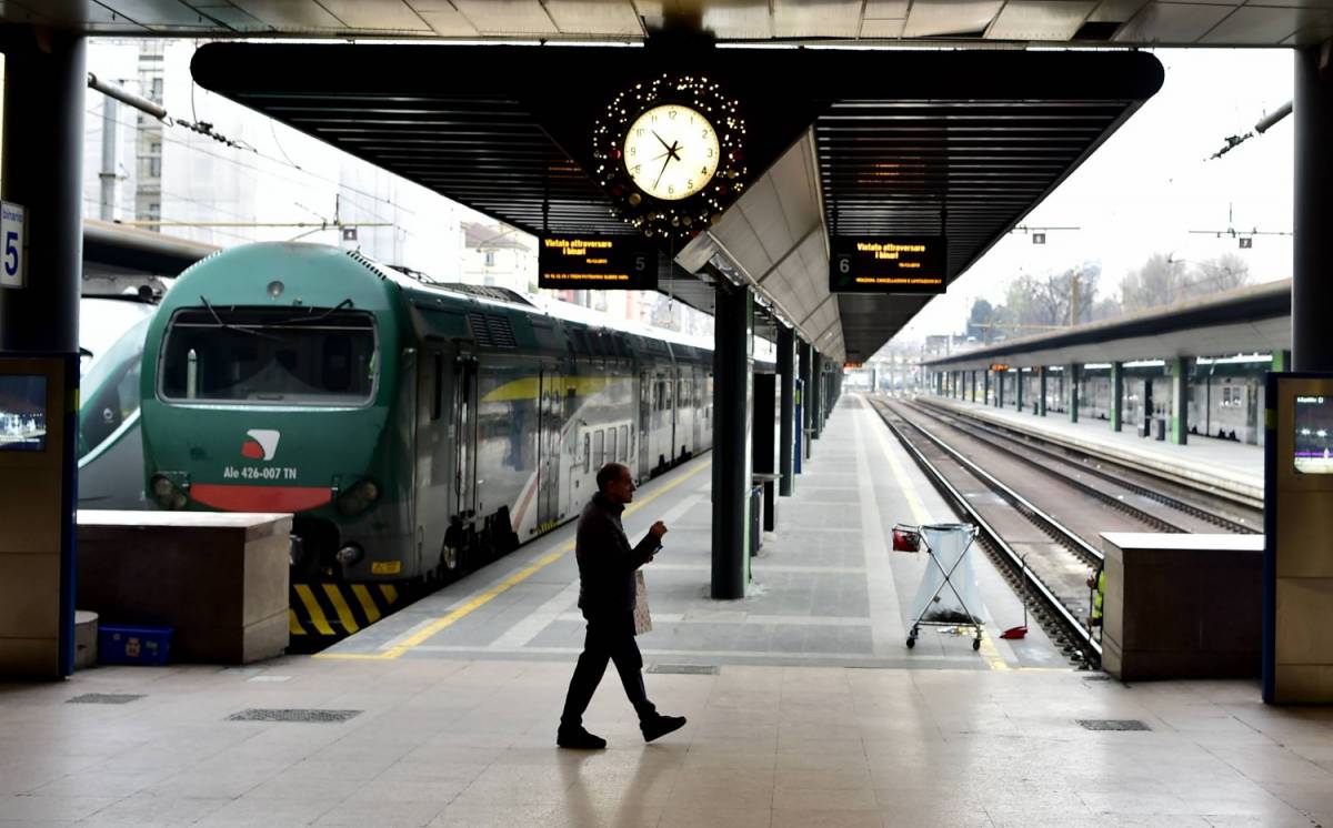 Foggia, ha un attacco di panico sul treno: "Ho il coronavirus"