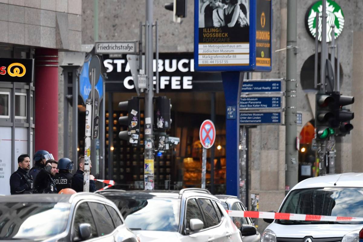 Berlino, rapina con sparatoria vicino al Checkpoint Charlie