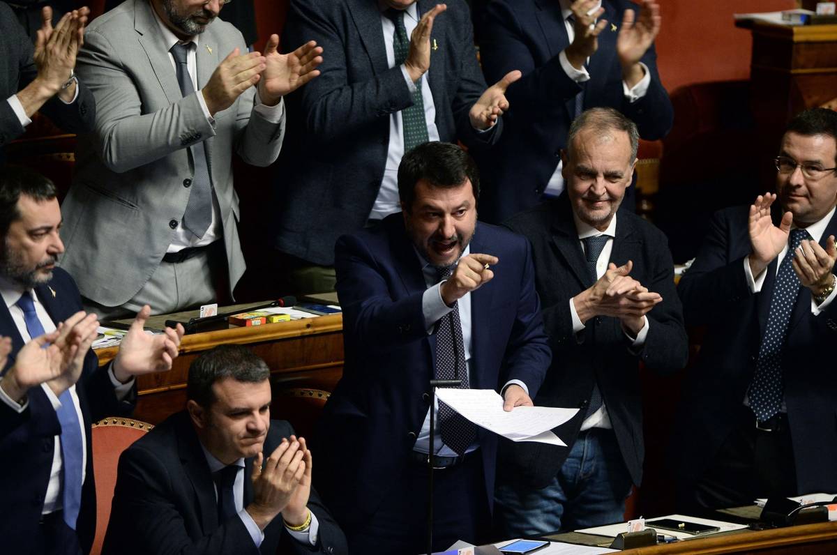 I giallorossi fanno i furbetti: si rinvia il processo a Salvini