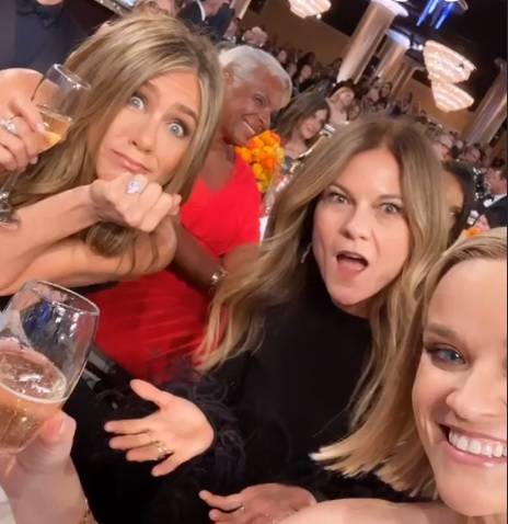 Come Jennifer Aniston e Reese Witherspoon hanno "scroccato" da bere a Jay-Z e Beyonce ai Golden Globe