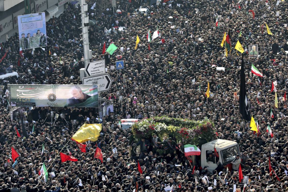 Soleimani, funerali tragici: 56 morti nella folla impazzita