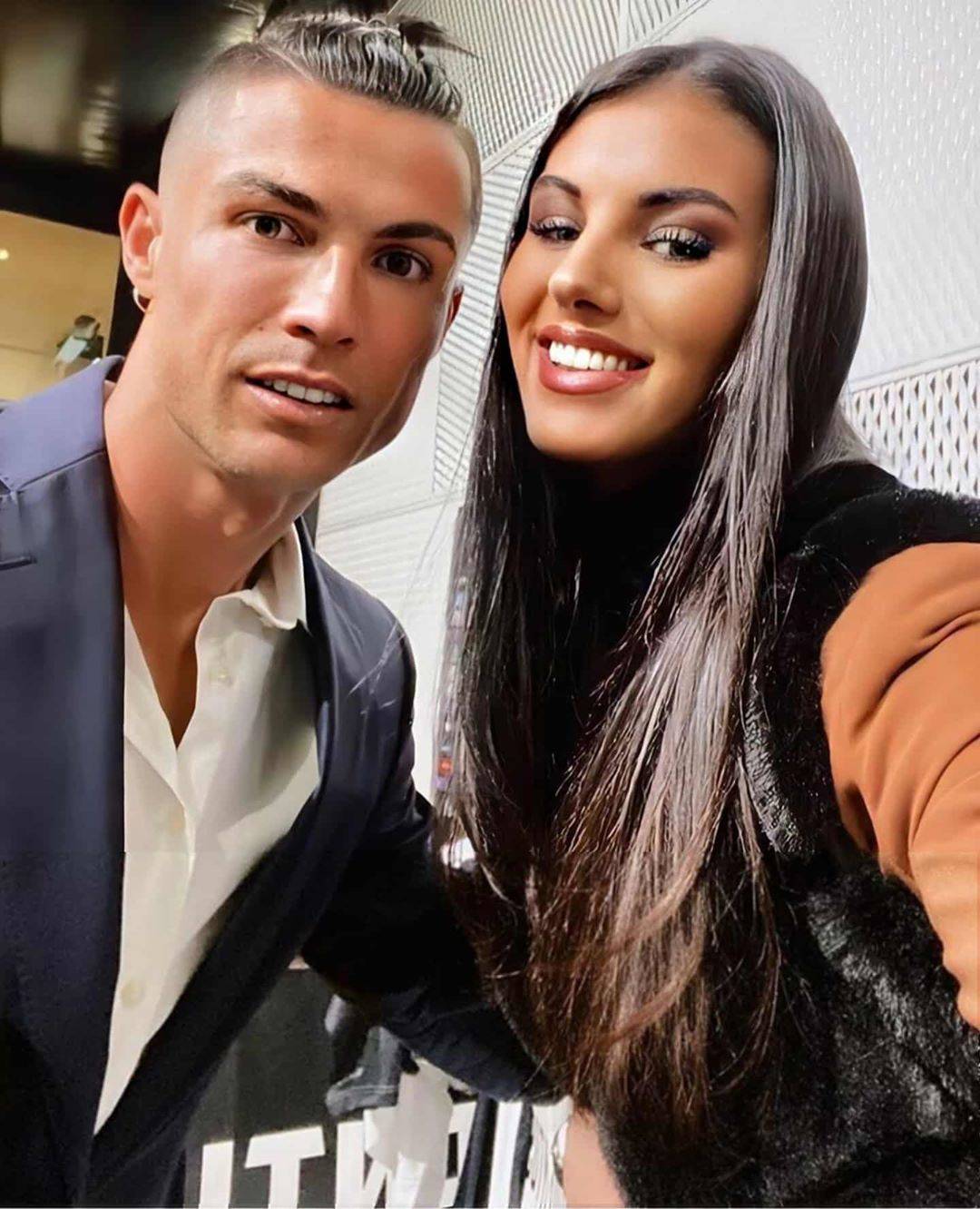 Cristiano Ronaldo, selfie sospetto con Miss Italia