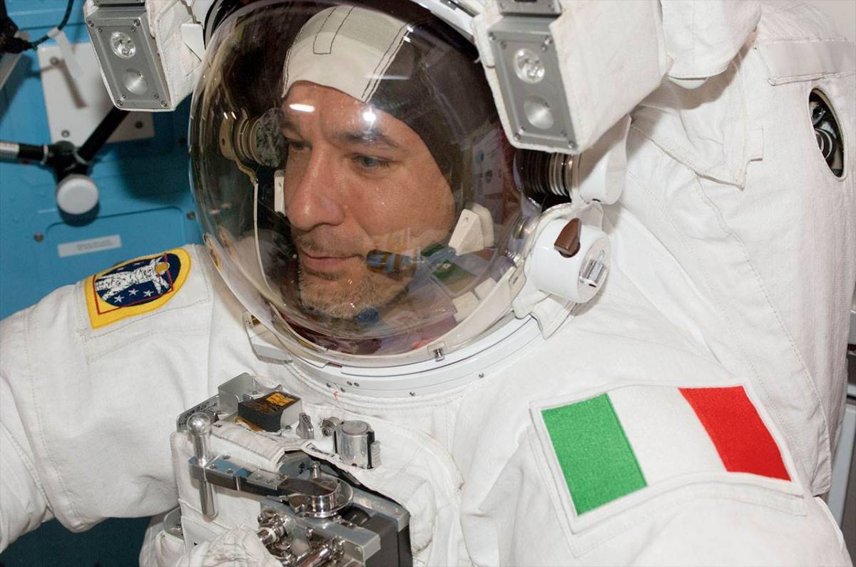 "Lo spazio è un settore strategico". Il premier Conte parla con l'astronauta Luca Parmitano 