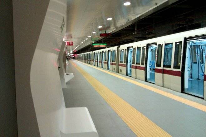 Metro Garbatella, vandali svuotano estintori: stazione chiusa