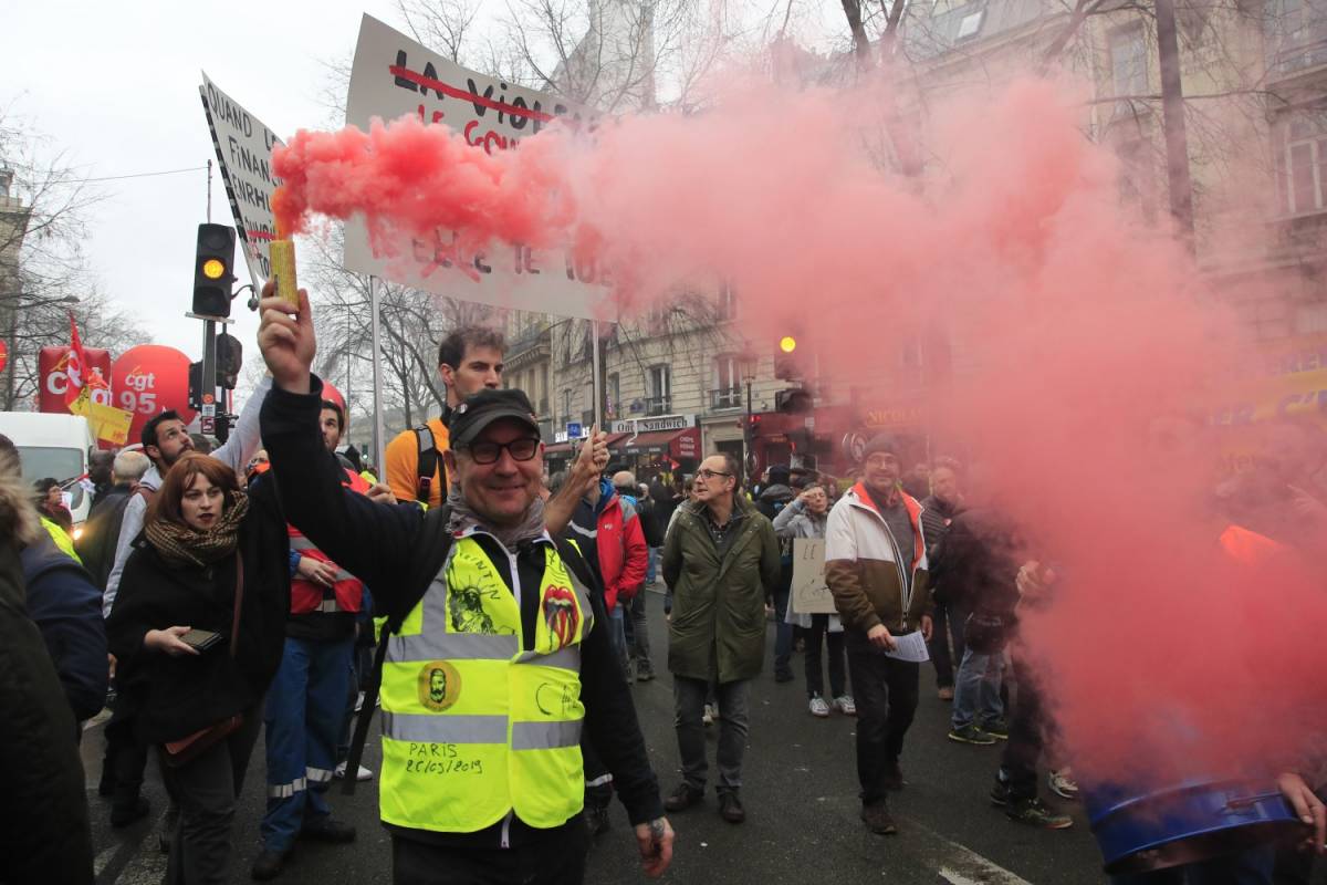 A Parigi black out dei sindacati: "Senza luce 30mila persone"