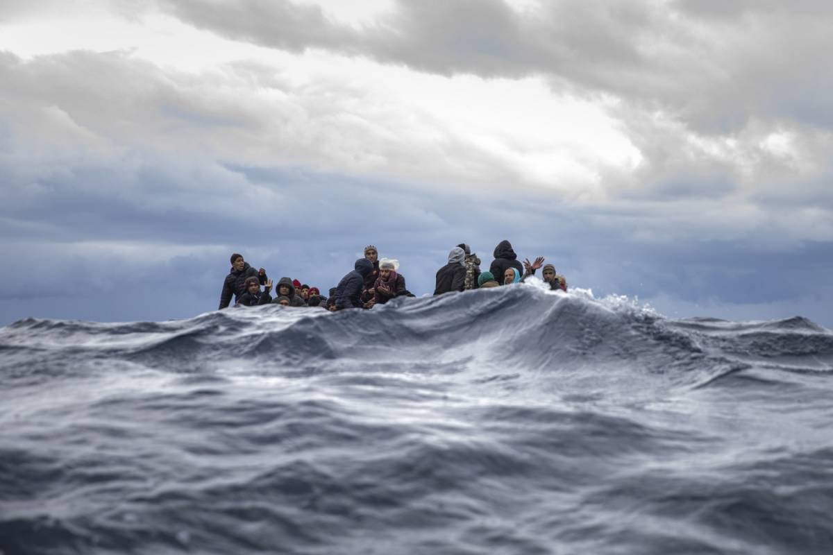 Ancora morti nel Mediterraneo: due naufragi, 8 bimbi tra le 20 vittime
