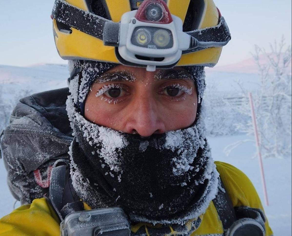 Omar, pedalatore solitario e la sfida al gelo del Gobi