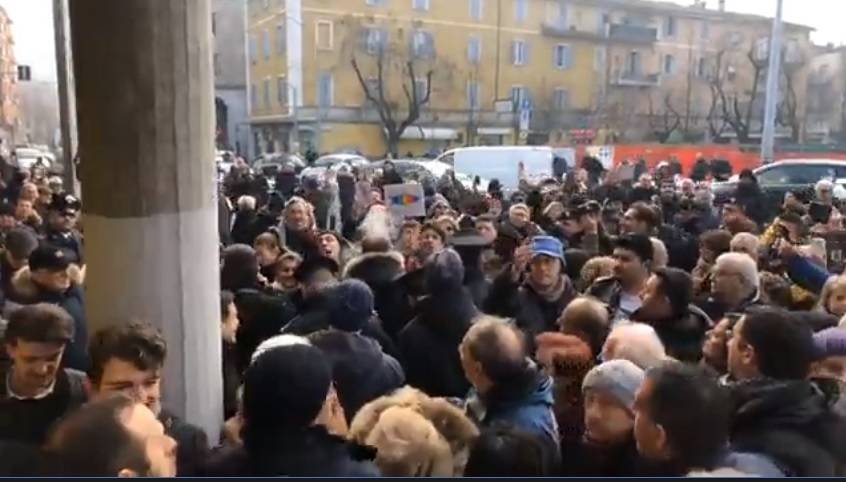 Salvini dà appuntamento in un bar di Casalecchio, ma il titolare caccia tutti
