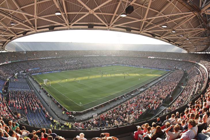 Vietato in Olanda, va in Belgio per chiamare il figlio Feyenoord