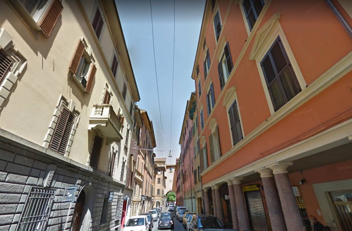 Bologna, 21enne derubato da banda stranieri: preso 17enne marocchino