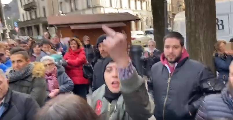 Ancora odio da sinistra, dito medio e soliti insulti: "Salvini sei una m…"