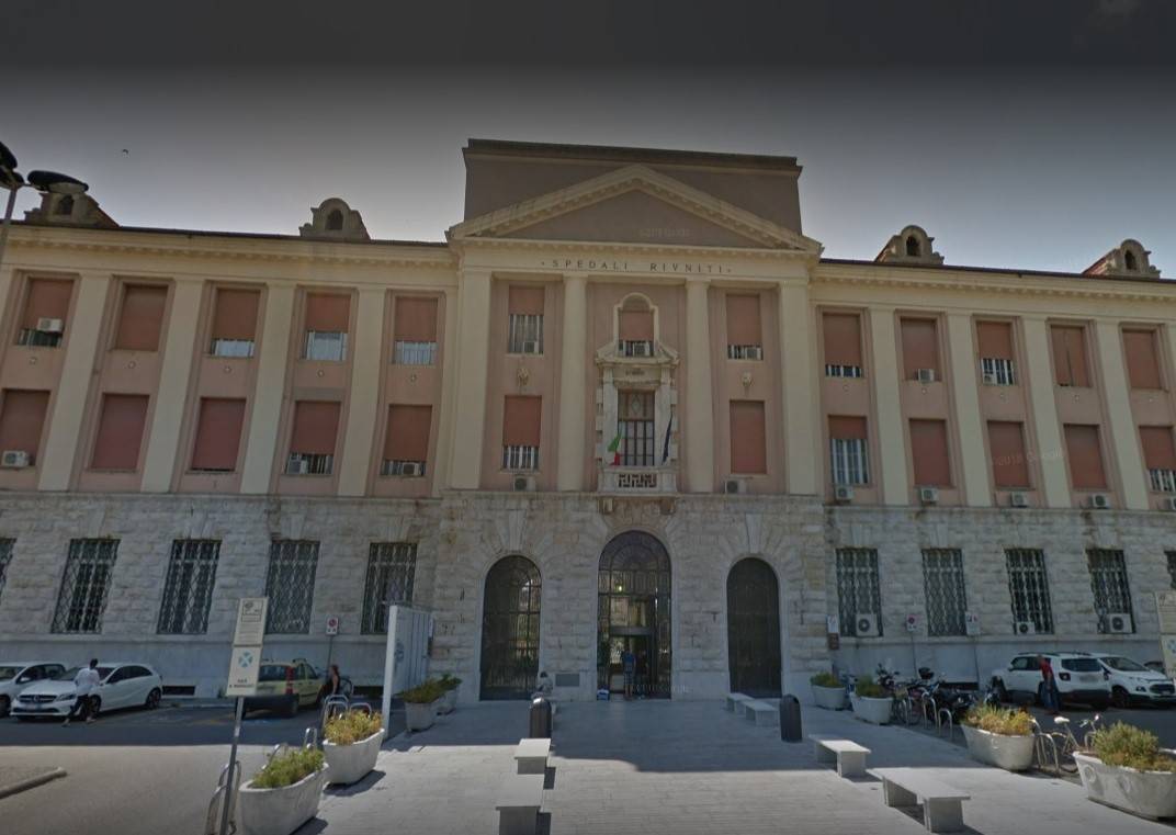 Livorno, magrebino in crisi d'astinenza aggredisce sanitari e agenti