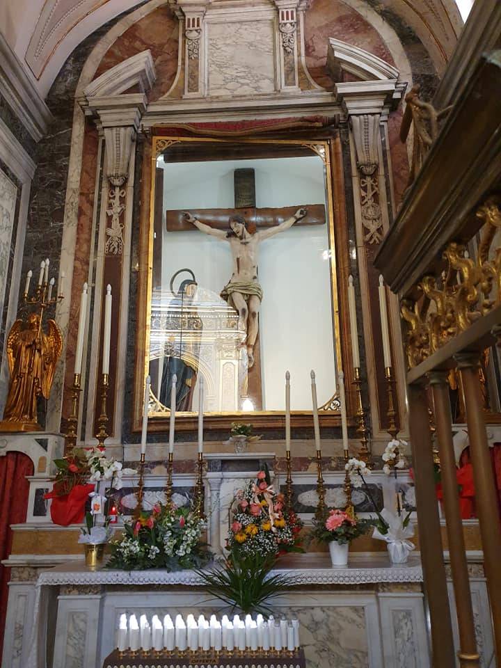 Caserta, furto sacrilego nel Duomo di Marcianise: rubata corona di uno storico crocifisso